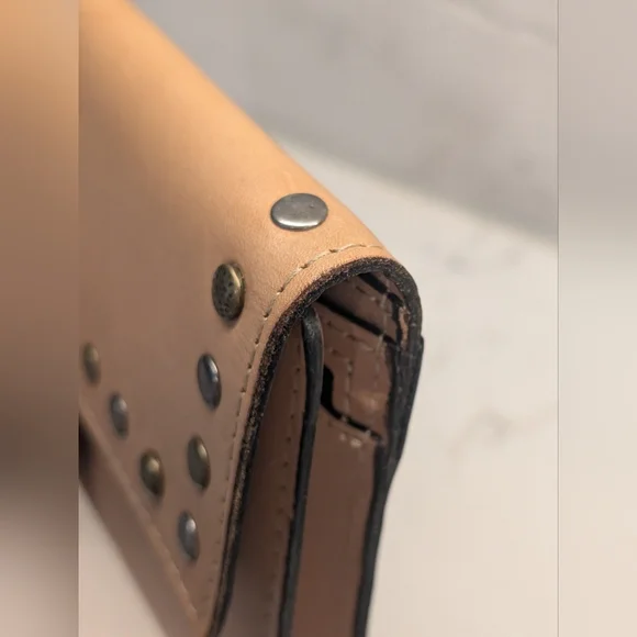 Patricia Nash Leather Clutch/Passport Holder - EUC Tan 7.5x5 Inches - Picture 3 of 13